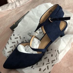 Beautiful blue suede shoes NWT